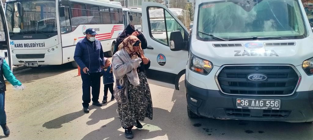 KARS’TA, ZABITA EKİPLERİ, BAYRAM ÖNCESİ DİLENCİLERE YÖNELİK OPERASYON DÜZENLEDİ(KARS-İHA)