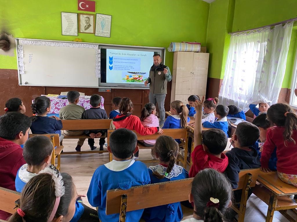 KARS’TA OKULLARDA HİJYEN EĞİTİMİ VERİLİYOR(KARS-İHA)