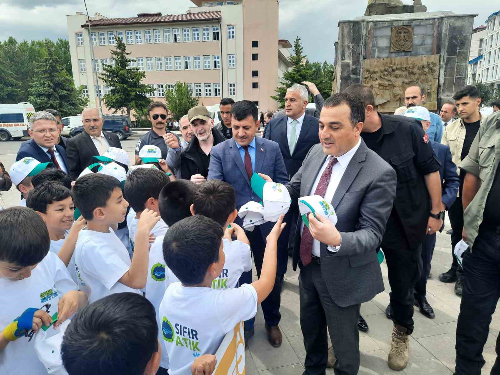 KARS’TA, “DÜNYA ÇEVRE GÜNÜ” DOLAYISIYLA TEMİZ ÇEVRE VURGUSU YAPILDI(KARS-İHA)