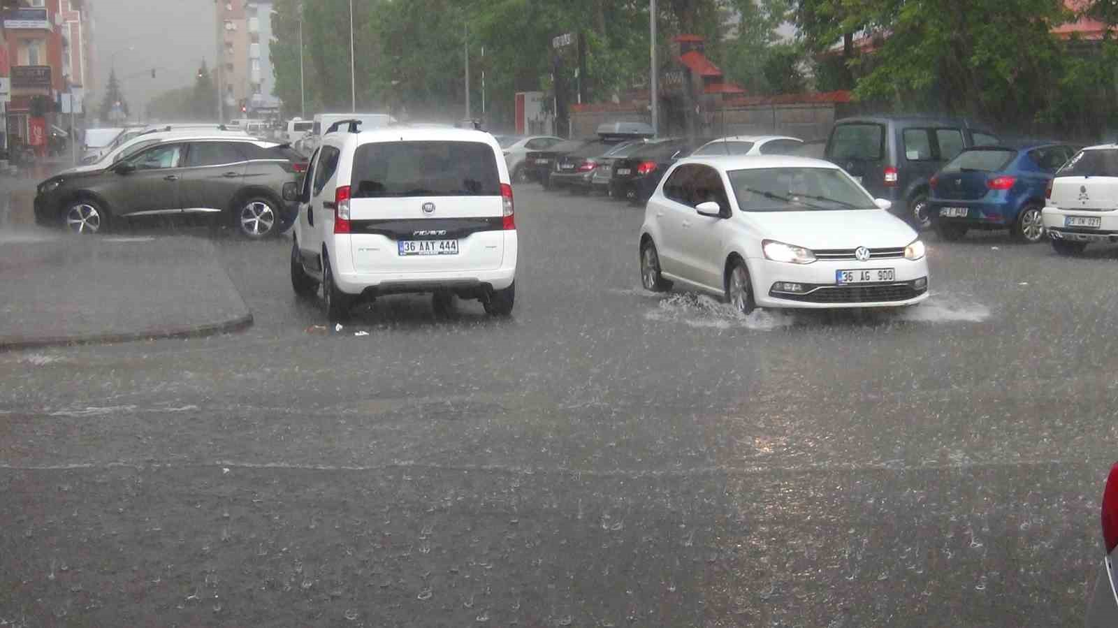 KARS'TA YAĞMURLU GÜNLER DEVAM EDİYOR(KARS-İHA)