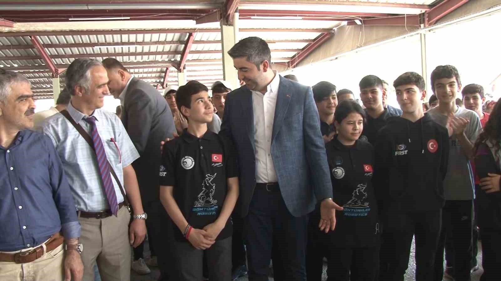 ‘CEZERİ’NİN OLAĞANÜSTÜ MAKİNELERİ SERGİSİ’ KARTAL’DA SERGİLENDİ. LİSE ÖĞRENCİLERİ SERGİYE AKIN