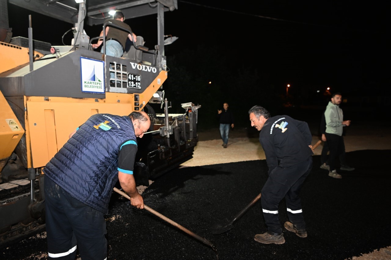 KARTEPE BELEDİYESİ EKİPLERİ İLÇE GENELİNDE 9 SOKAKTA VE 2 MAHALLEDE