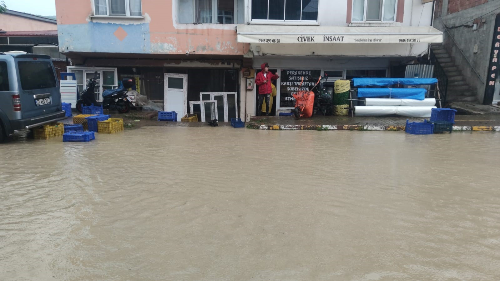 KASTAMONU’NUN PINARBAŞI İLÇESİNDE ETKİLİ OLAN KUVVETLİ SAĞANAK SEBEBİYLE CADDE VE