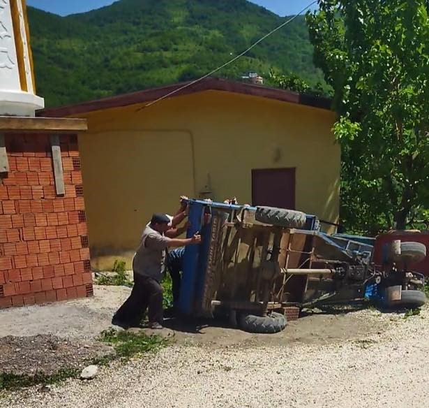KASTAMONU’NUN CİDE İLÇESİNDE PATPAT DİYE TABİR EDİLEN TARIM ARACININ DEVRİLMESİ