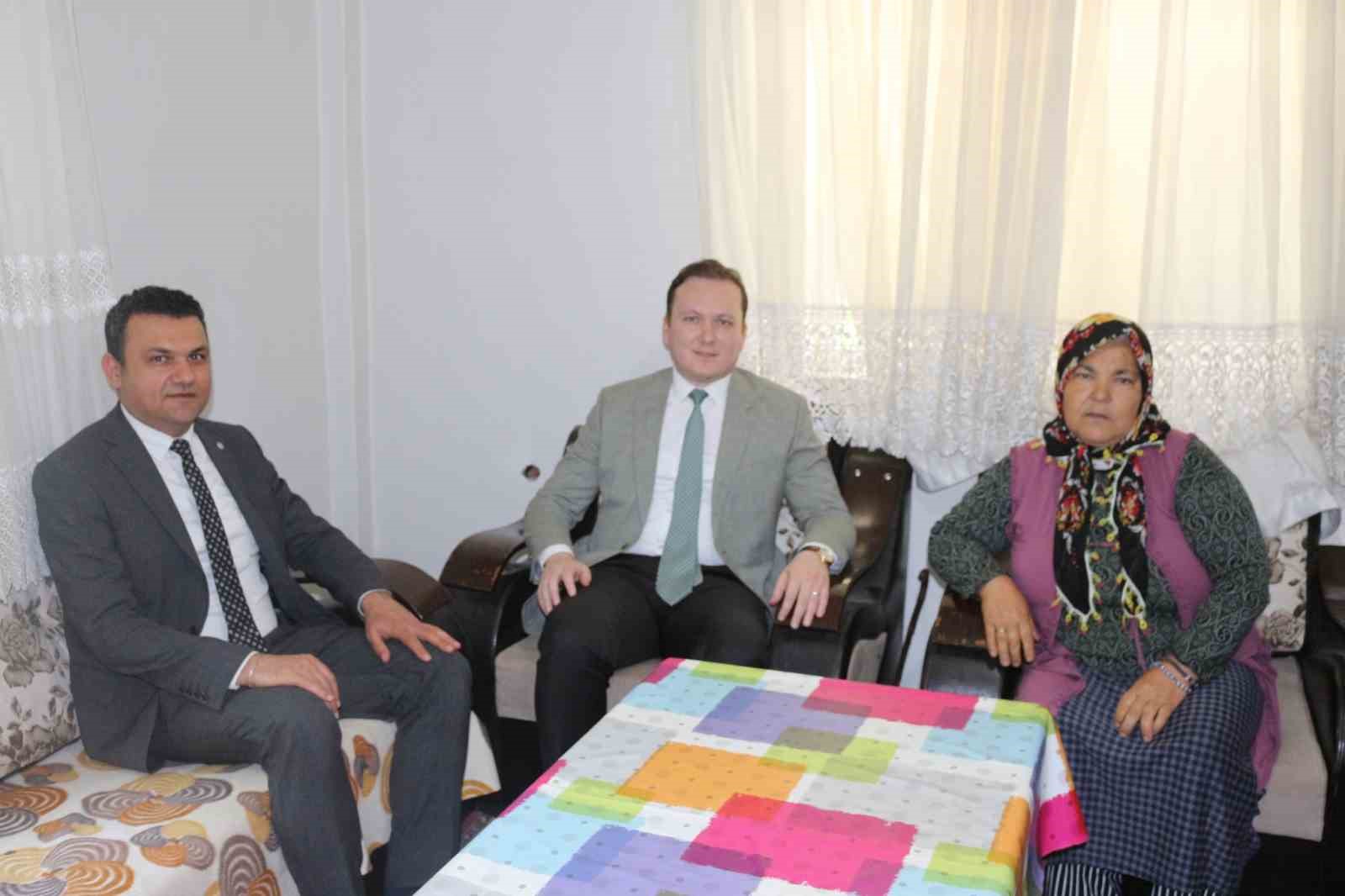 ULUS KAYMAKAMI MEHMET SADIK KILIÇ GERÇEKLEŞTİRDİĞİ SAHA ZİYARETLERİNDE VATANDAŞLARLA BİR