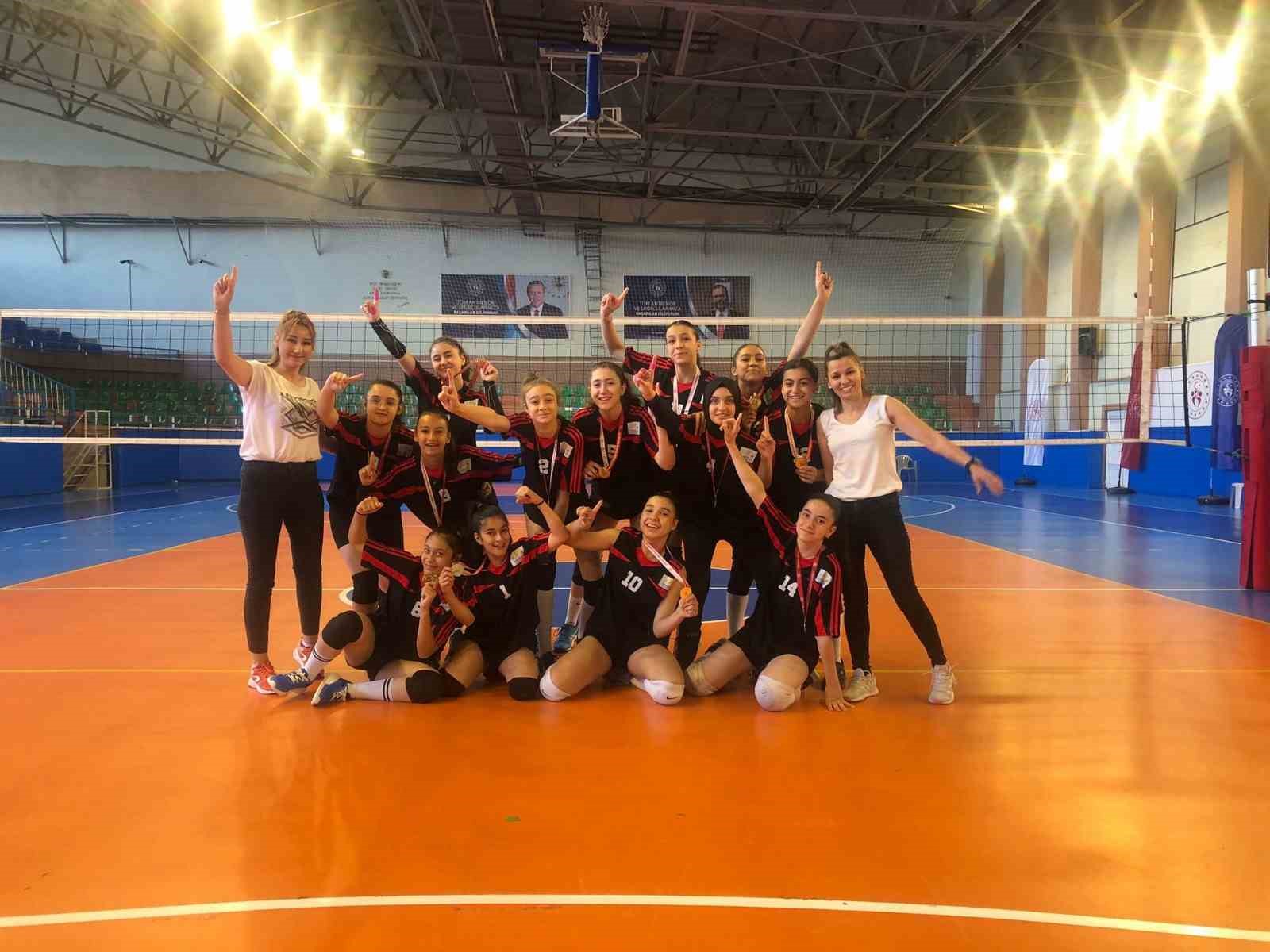 ANADOLU YILDIZLAR LİGİ’NDE MÜCADELE EDEN KAYSERİ VOLEYBOL TAKIMLARI, GRUP MAÇLARININ