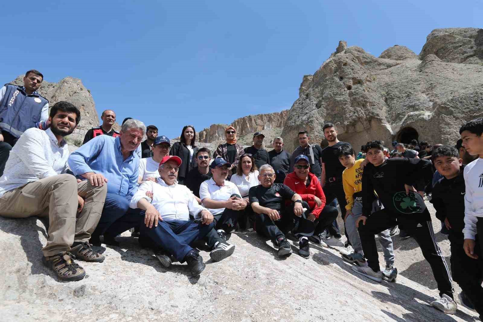 KAYSERİ PROTOKOLÜ; GENÇLERLE BİRLİKTE KAYSERİ’NİN ÖNEMLİ TARİH, DOĞA VE TURİZM