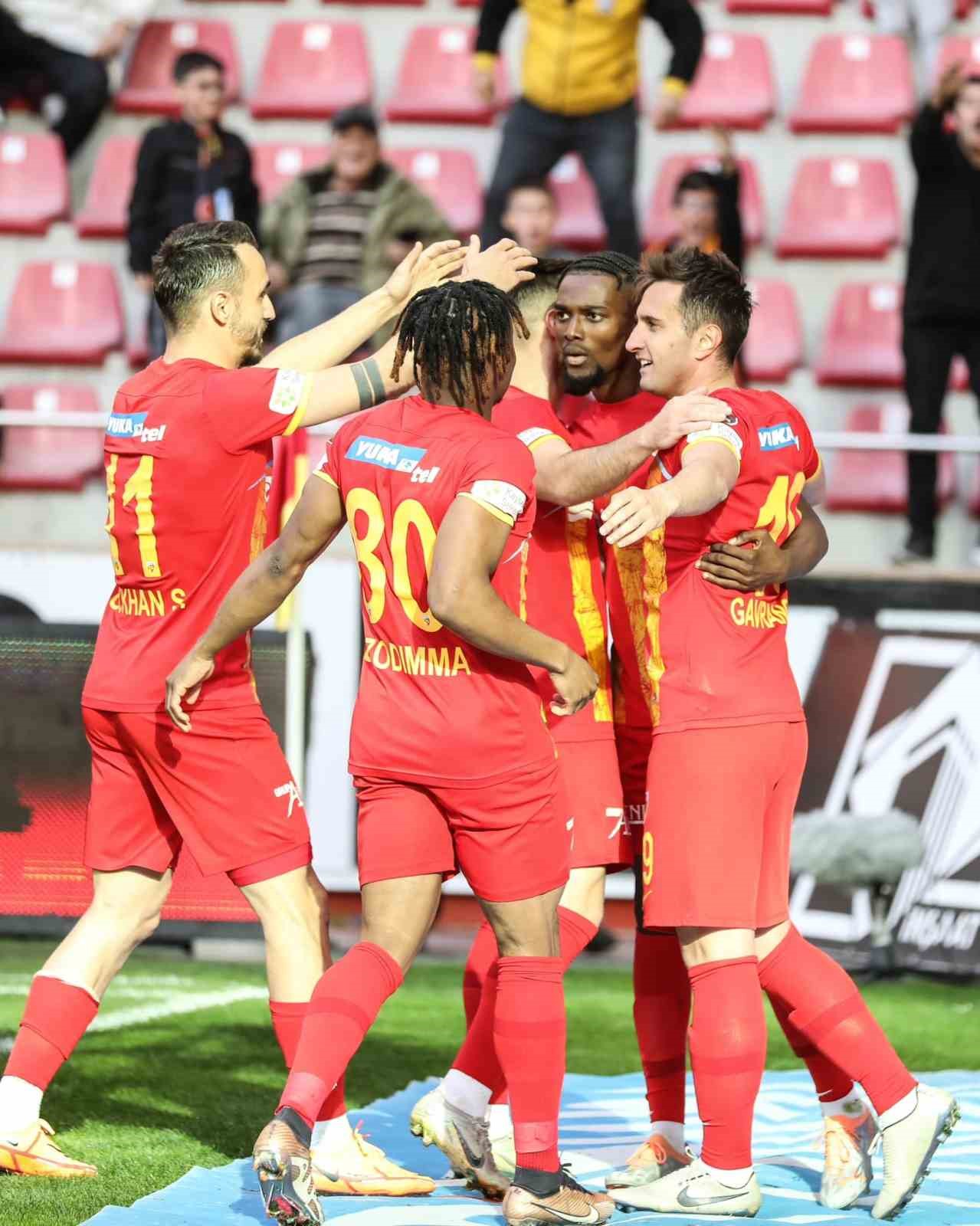 SÜPER LİG TAKIMLARINDAN KAYSERİSPOR, 2022-2023 SEZONUNDA 15 MAÇ KAZANDI.