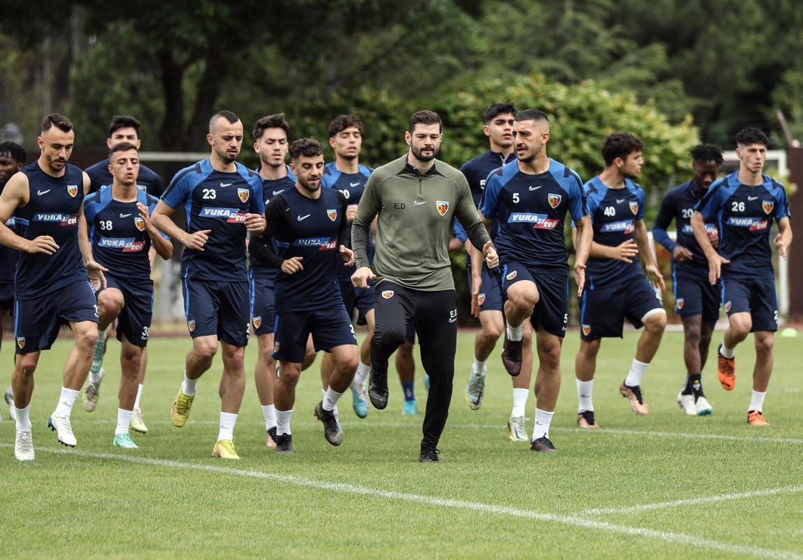 KAYSERİSPOR’DA 10 FUTBOLCUNUN SÖZLEŞMESİ SONA ERDİ.