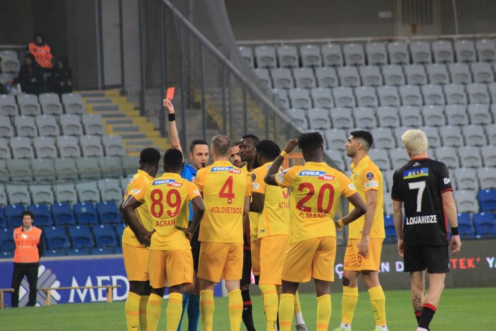KAYSERİSPORLU FUTBOLCULAR, SÜPER LİG 2022-2023 FUTBOL SEZONUNDA 61 KEZ SARI