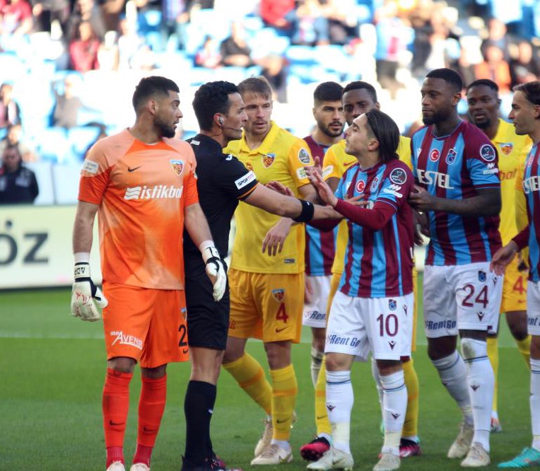 SÜPER LİG EKİPLERİNDEN KAYSERİSPOR’UN OYNADIĞI 36 MAÇTA 22 FARKLI HAKEM