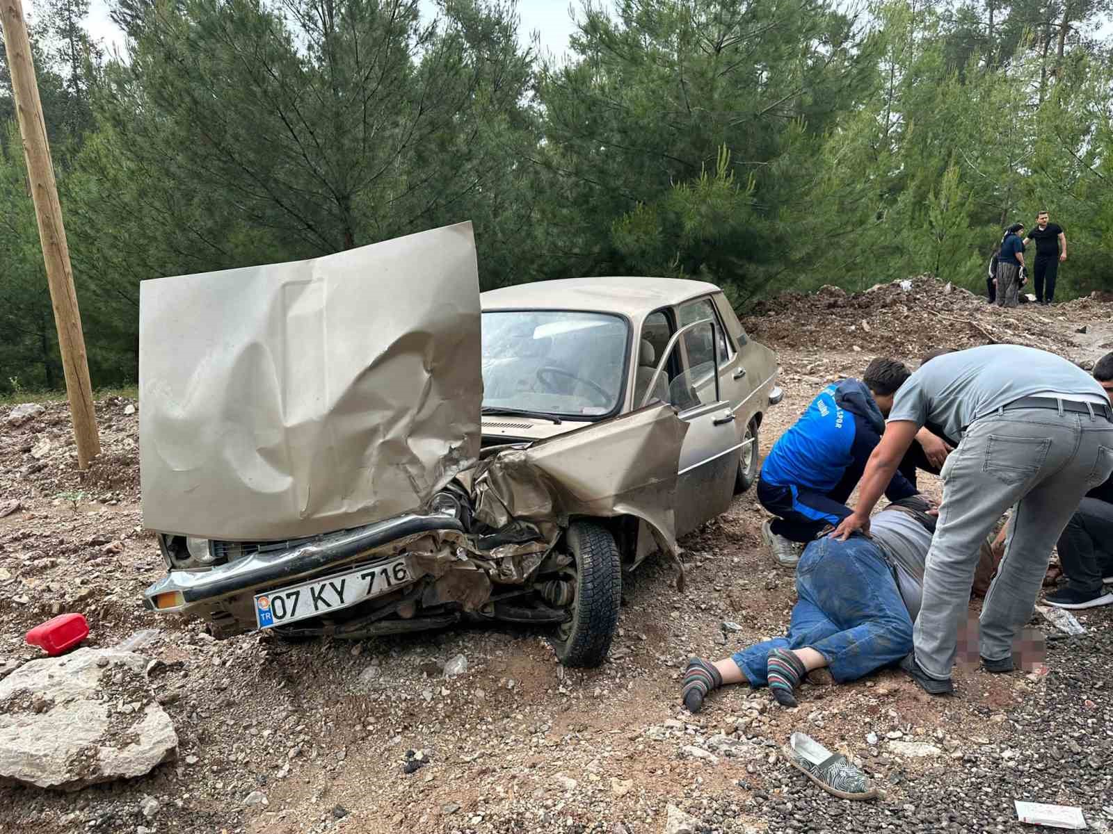 ANTALYA-DENİZLİ KARAYOLUNDA MEYDANA GELEN TRAFİK KAZASINDA BİR KİŞİ, KULLANDIĞI OTOMOBİLİN