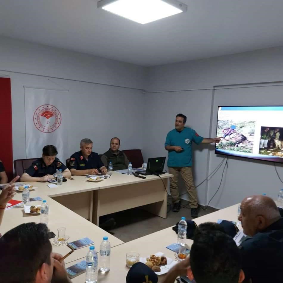 KAZDAĞI MİLLİ PARKLAR ŞEFLİĞİ TOPLANTI SALONUNDA YAZ SEZONU ÇERÇEVESİNDE KAZDAĞI