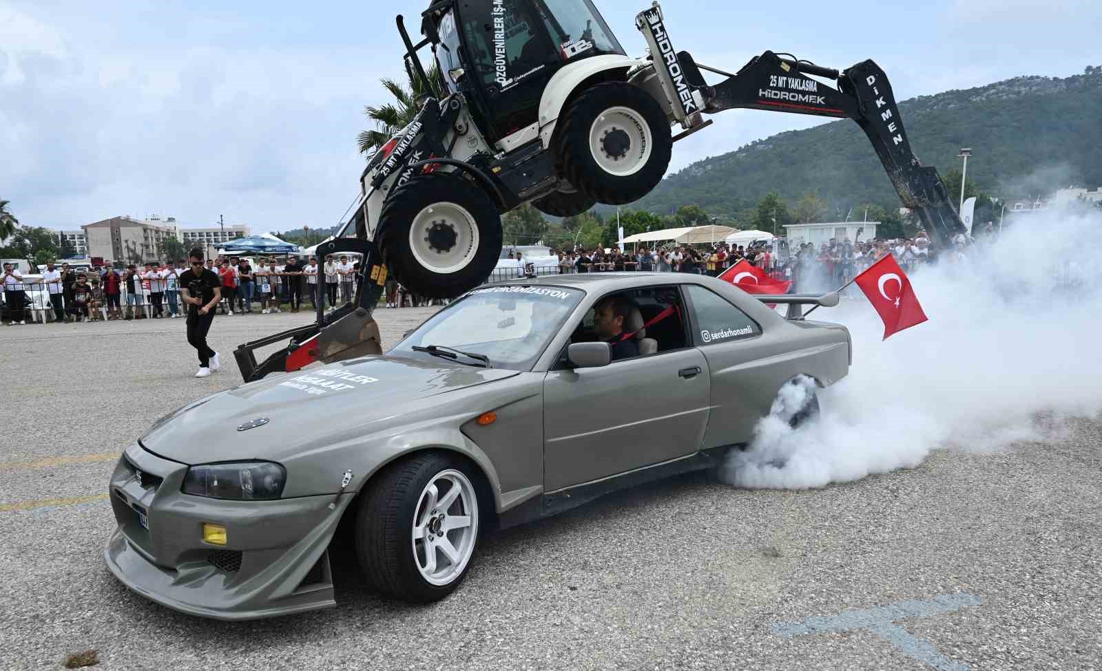 KEMER’DE BU YIL 8’NCİSİ DÜZENLENEN “KEMER OTOMOBİL FESTİVALİ” RENKLİ GÖRÜNTÜLERE