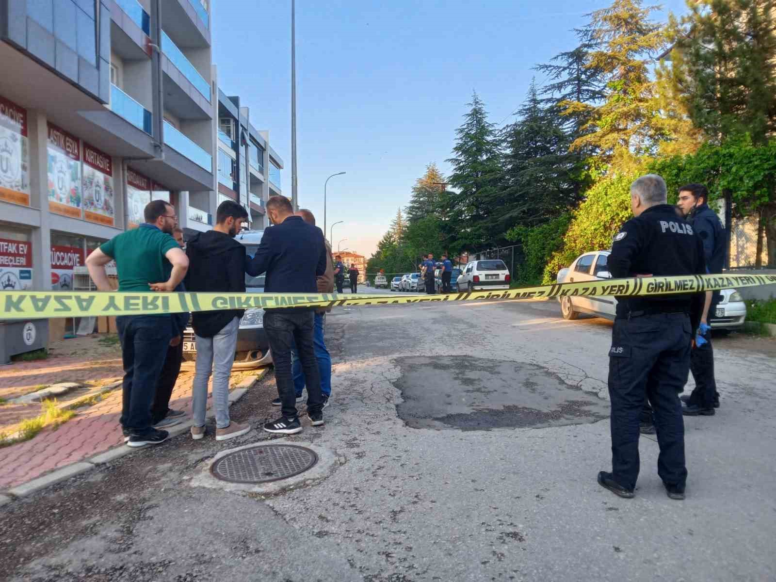 AFYONKARAHİSAR’DA ALACAK VERECEK MESELESİ YÜZÜNDEN ÇIKAN KAVGADA KARDEŞİNİN DARP EDİLMESİNE