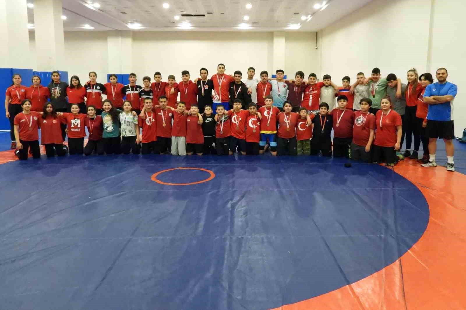 KEPEZ BELEDİYESİ SPOR KULÜBÜ GÜREŞÇİLERİ, ANTALYA U15 ANTALYA BİRİNCİLİĞİ MÜSABAKALARINDAN
