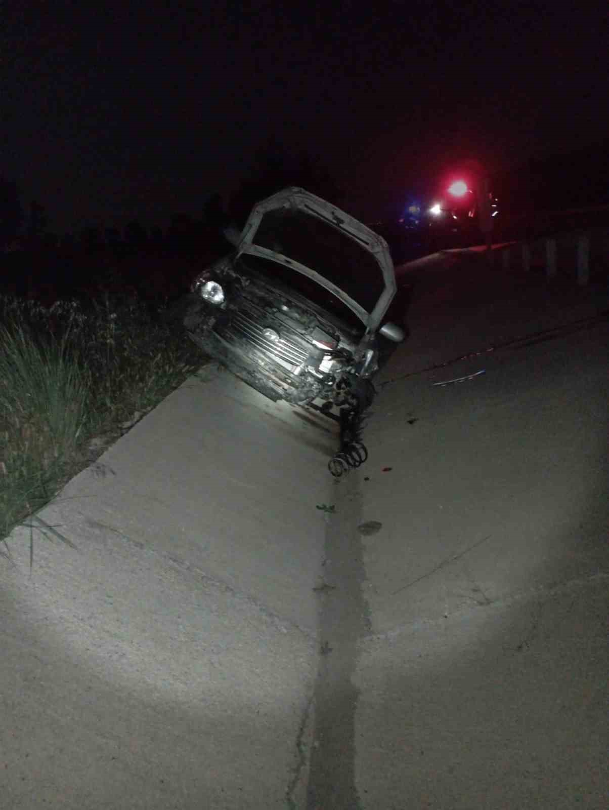 KEŞAN'DA BARİYERE ÇARPAN OTOMOBİLDE FİLİSTİN UYRUKLU SÜRÜCÜ YARALANDI