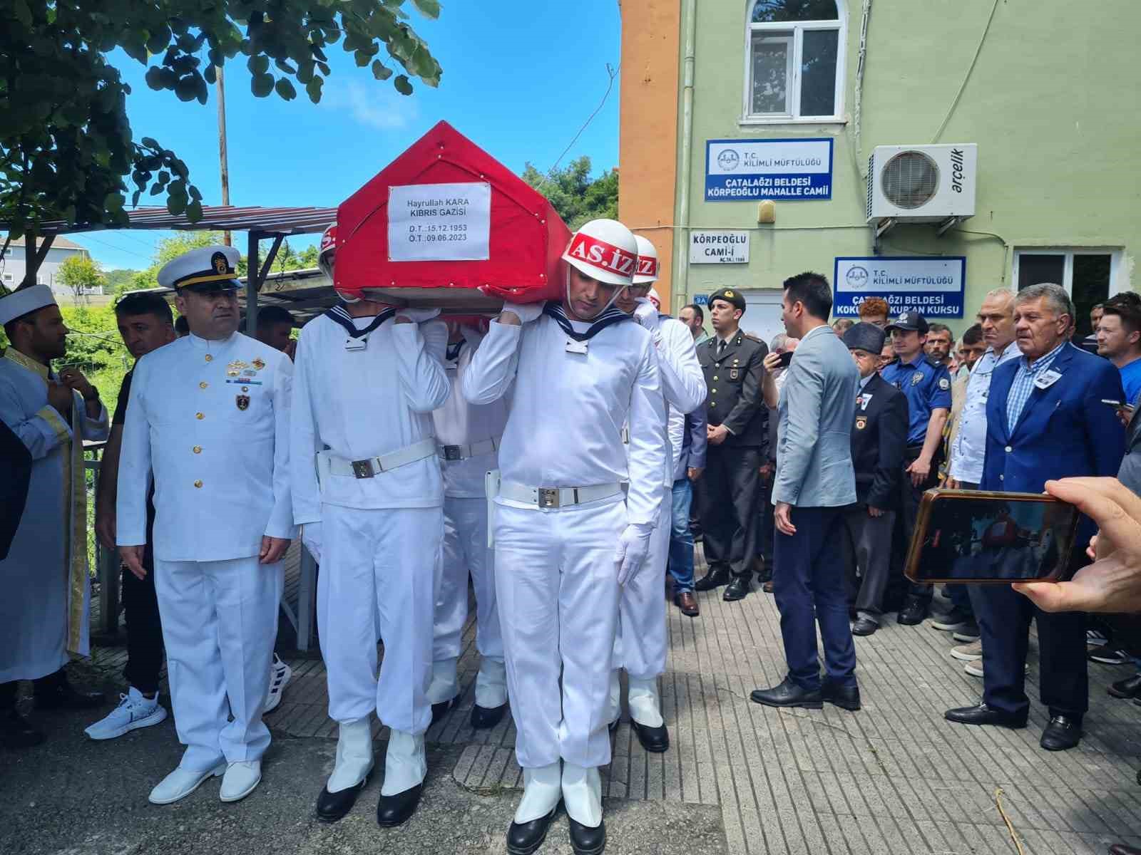 ZONGULDAK’TA KIBRIS GAZİSİ HAYRULLAH KARA(70)GÖZ YAŞLARI ARASINDA SON YOLCULUĞUNA UĞURLANDI.
