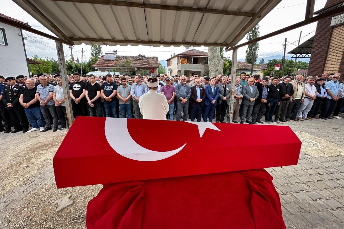 KIBRIS GAZİSİ MUZAFFER ŞAHİN ASKERİ TÖRENLE SON YOLCULUĞUNA UĞURLANDI.