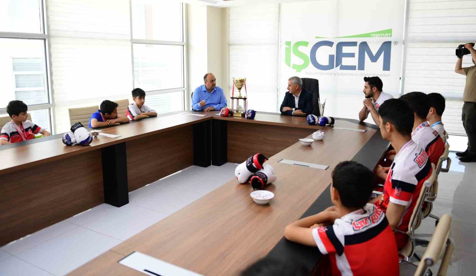 YEŞİLYURT BELEDİYE BAŞKANI MEHMET ÇINAR, İSTANBUL VE ŞANLIURFA’DA DÜZENLENEN DÜNYA