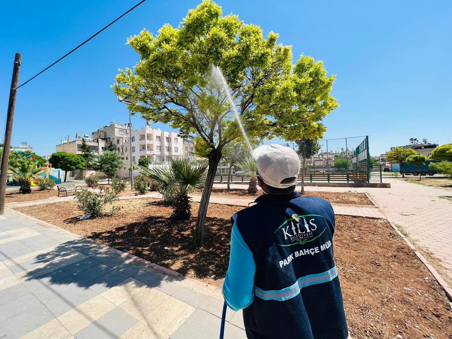 KİLİS BELEDİYESİ TARAFINDAN ÖZELLİKLE HAVA SICAKLARININ ARTMASIYLA ORTAYA ÇIKAN ÇEŞİTLİ