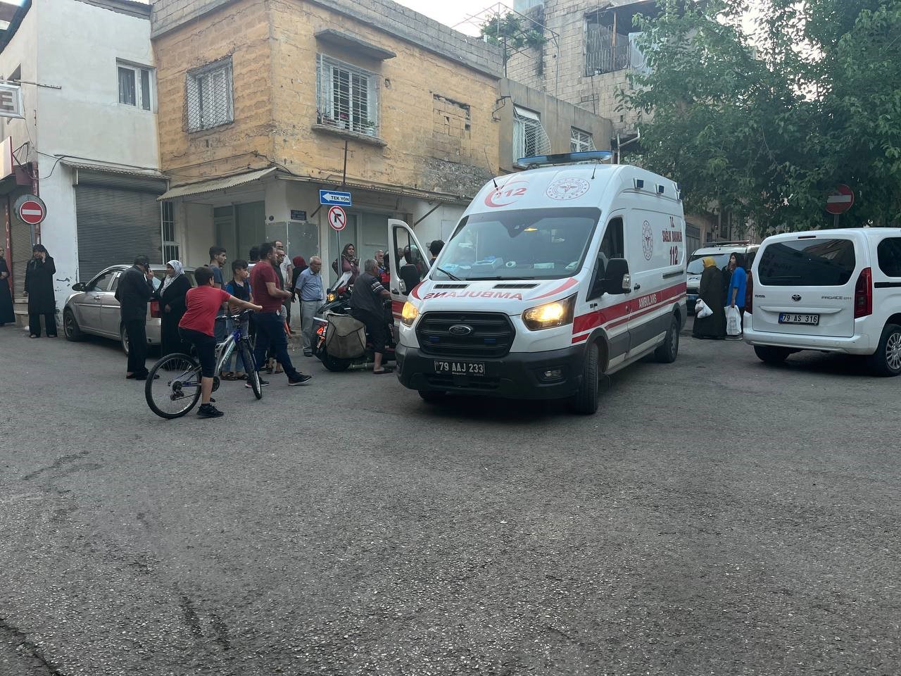 KİLİS’TE 2 GRUP ARASINDA ÇIKAN TARTIŞMA KAVGAYA DÖNÜŞTÜ.