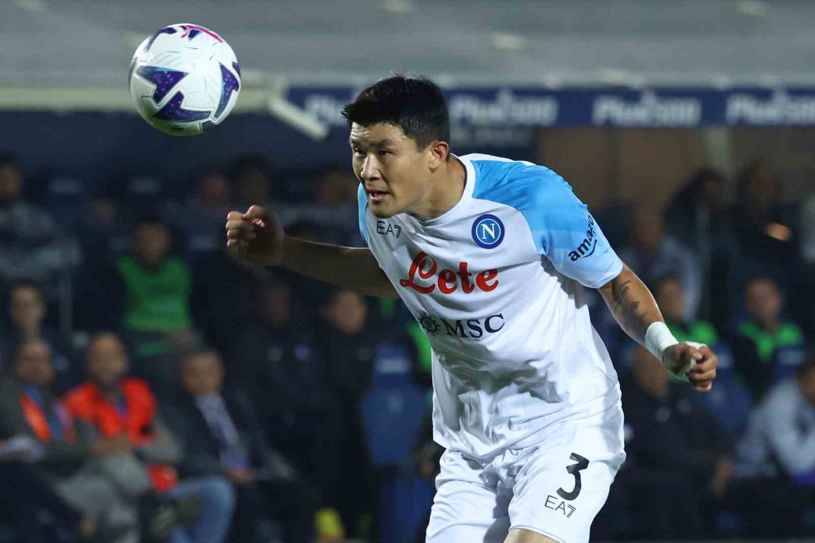 NAPOLİ’NİN 26 YAŞINDAKİ SAVUNMA OYUNCUSU KİM MİN-JAE, İTALYA’DA YILIN STOPERİ