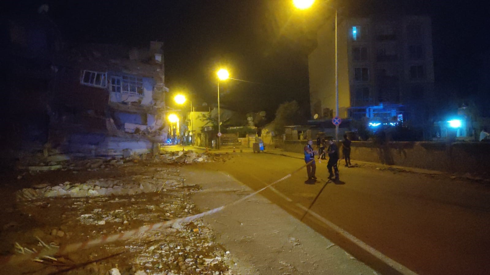 HATAY'IN KIRIKHAN İLÇESİNDE DEPREMDE AĞIR HASAR ALDIĞI İÇİN BOŞALTILAN 4