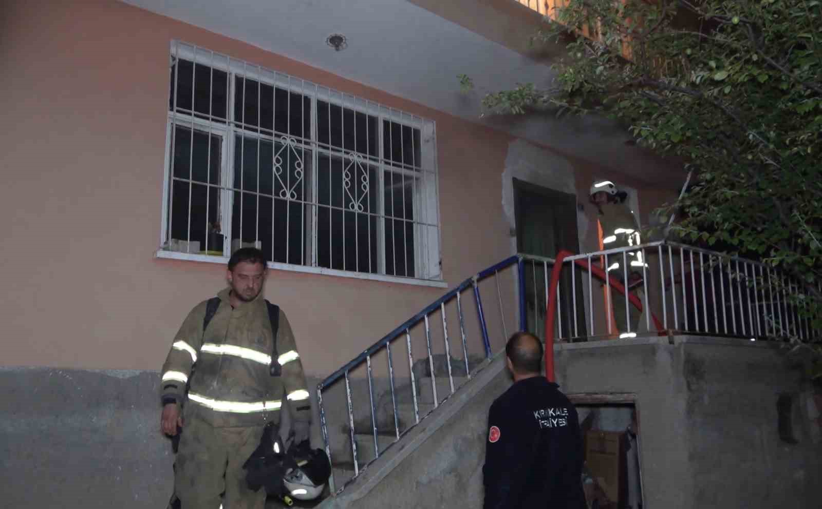 KIRIKKALE'DE İKİ KATLI MÜSTAKİL BİR EVİN GİRİŞ KATINDA ÇIKAN YANGIN,