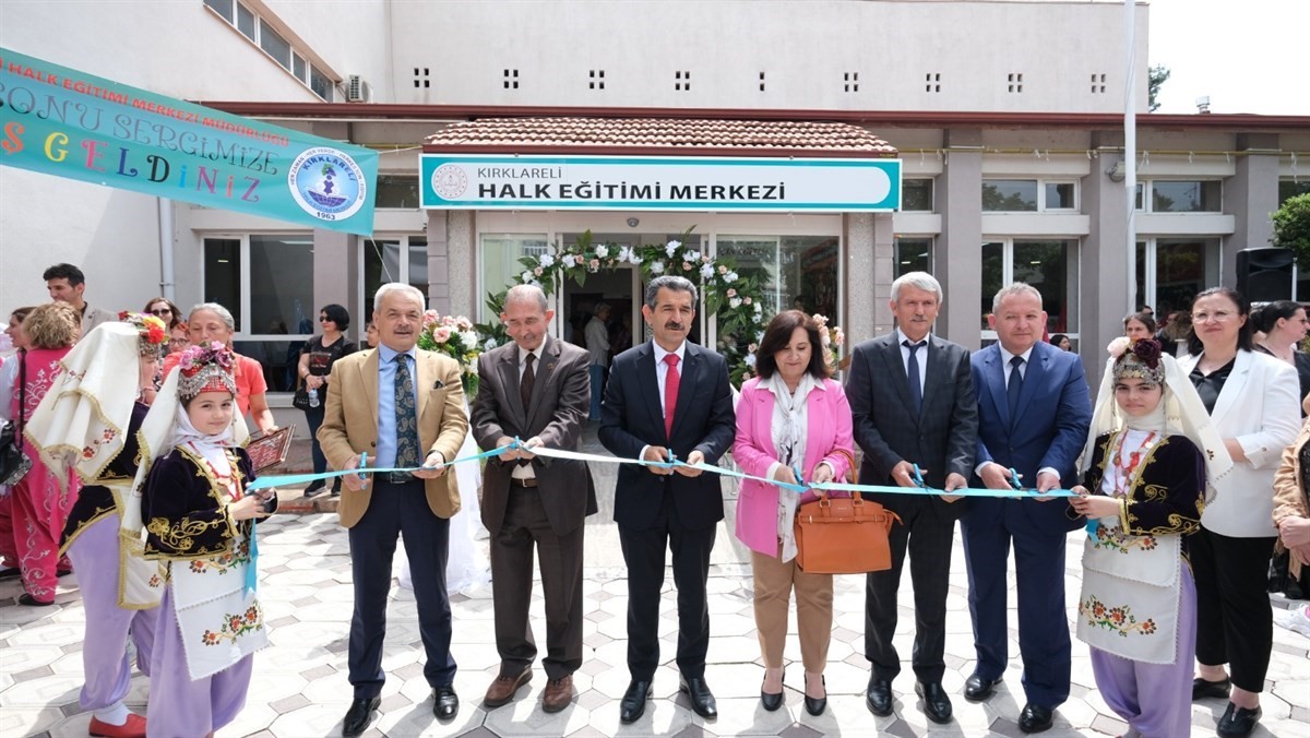 VALİ BİROL EKİCİ KONUŞMASININ ARDINDAN EŞİ PROF. DR. FİLİZ EKİCİ,