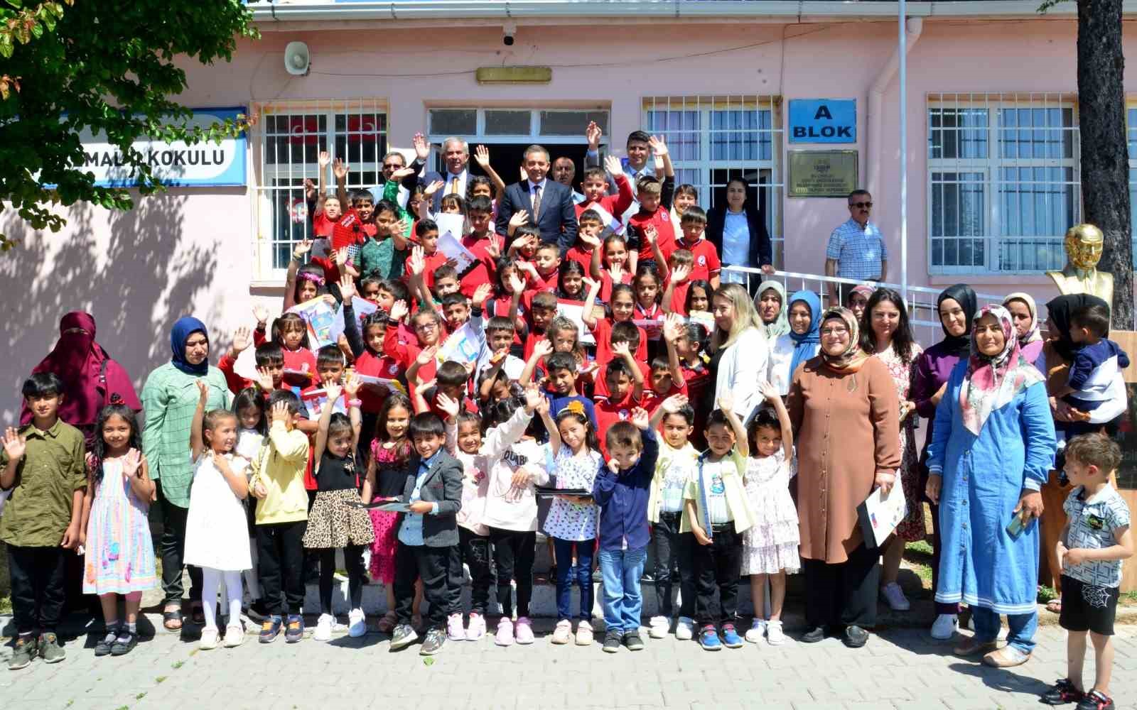 KIRŞEHİR'DE 46 BİN 108 ÖĞRENCİ KARNELERİNİ ALARAK, TATİLE GİRDİ.