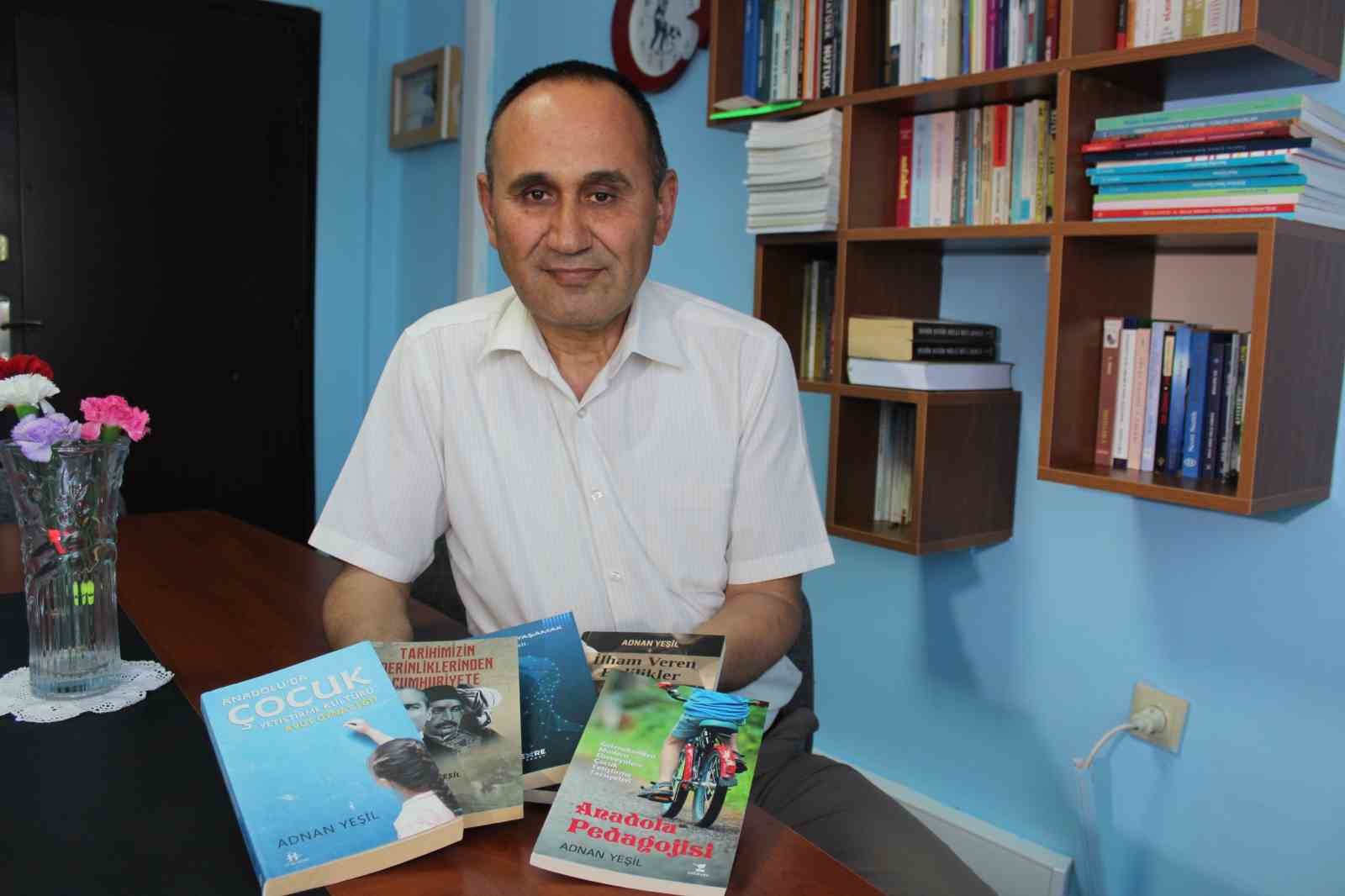 BUGÜNE DEK 5 KİTABI RAFLARDA YERİNİ ALAN OKUL MÜDÜRÜ ADNAN