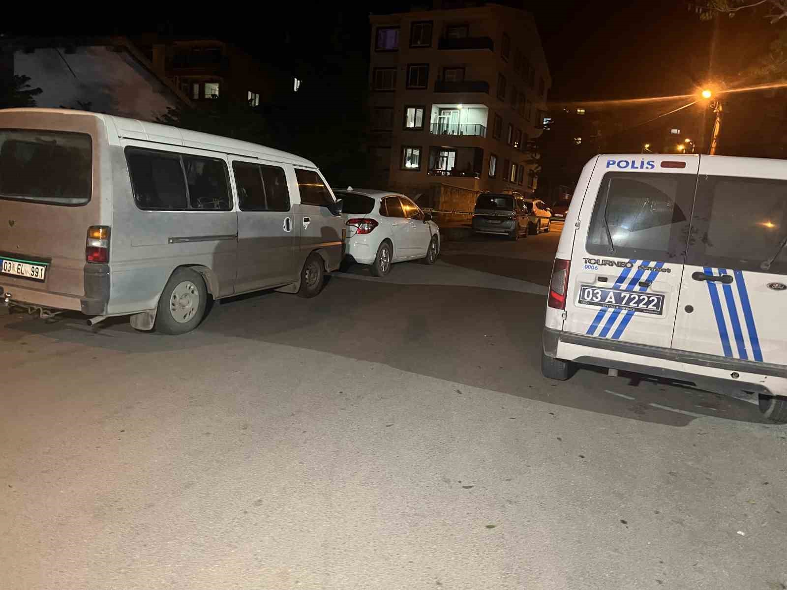 OLAY, İSTİKLAL MAHALLESİ'NDE GECE GEÇ SAATLERDE YAŞANDI.