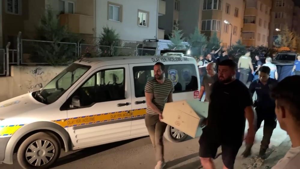 BURSA’DA KIZIYLA BOŞANMAK İSTEYEN DAMADINI SOKAK ORTASINDA BOĞAZINI KESEREK ÖLÜMÜNE