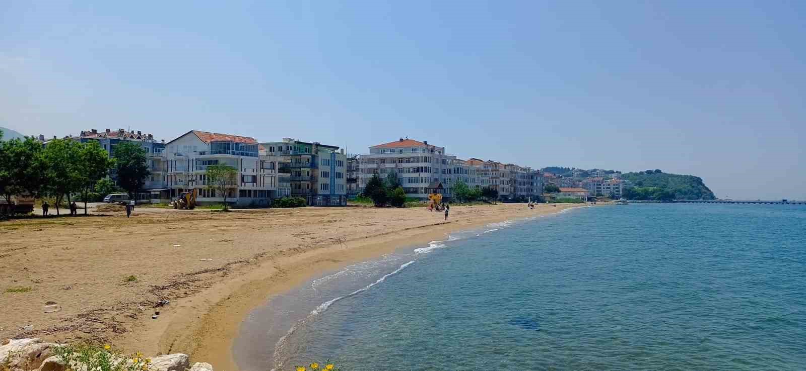 YALOVA’NIN ÇINARCIK İLÇESİNE BAĞLI KOCADERE KÖYÜNDE BULUNAN YALI HALK PLAJI