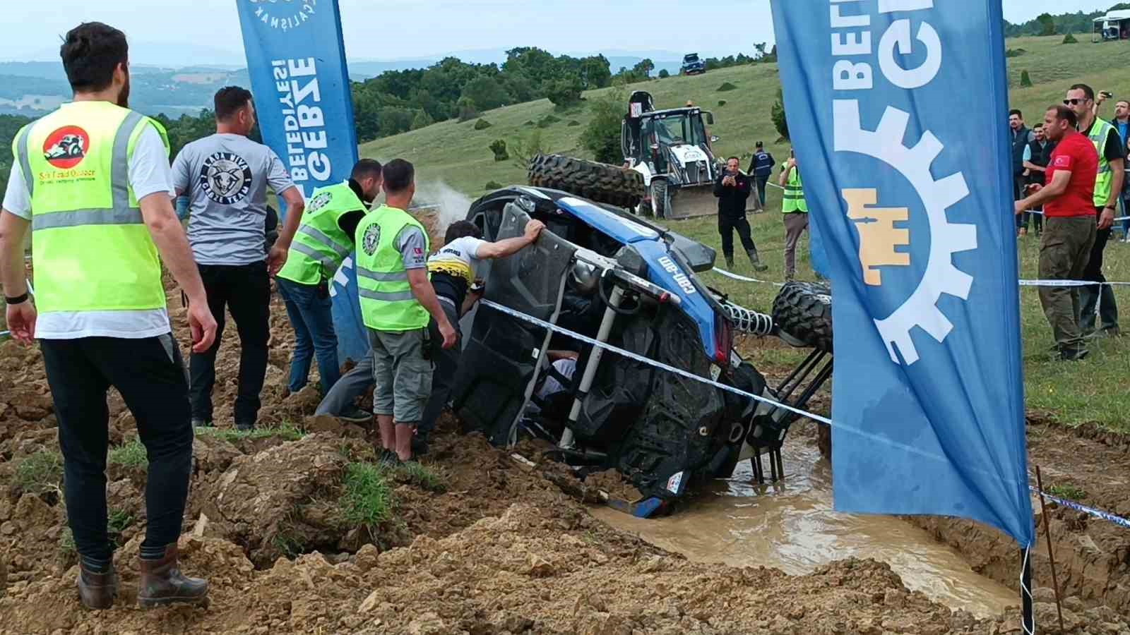 KOCAELİ'DE 2 GÜN BOYUNCA DÜZENLENEN OFF-ROAD FESTİVALİ KIYASIYA MÜCADELE İLE