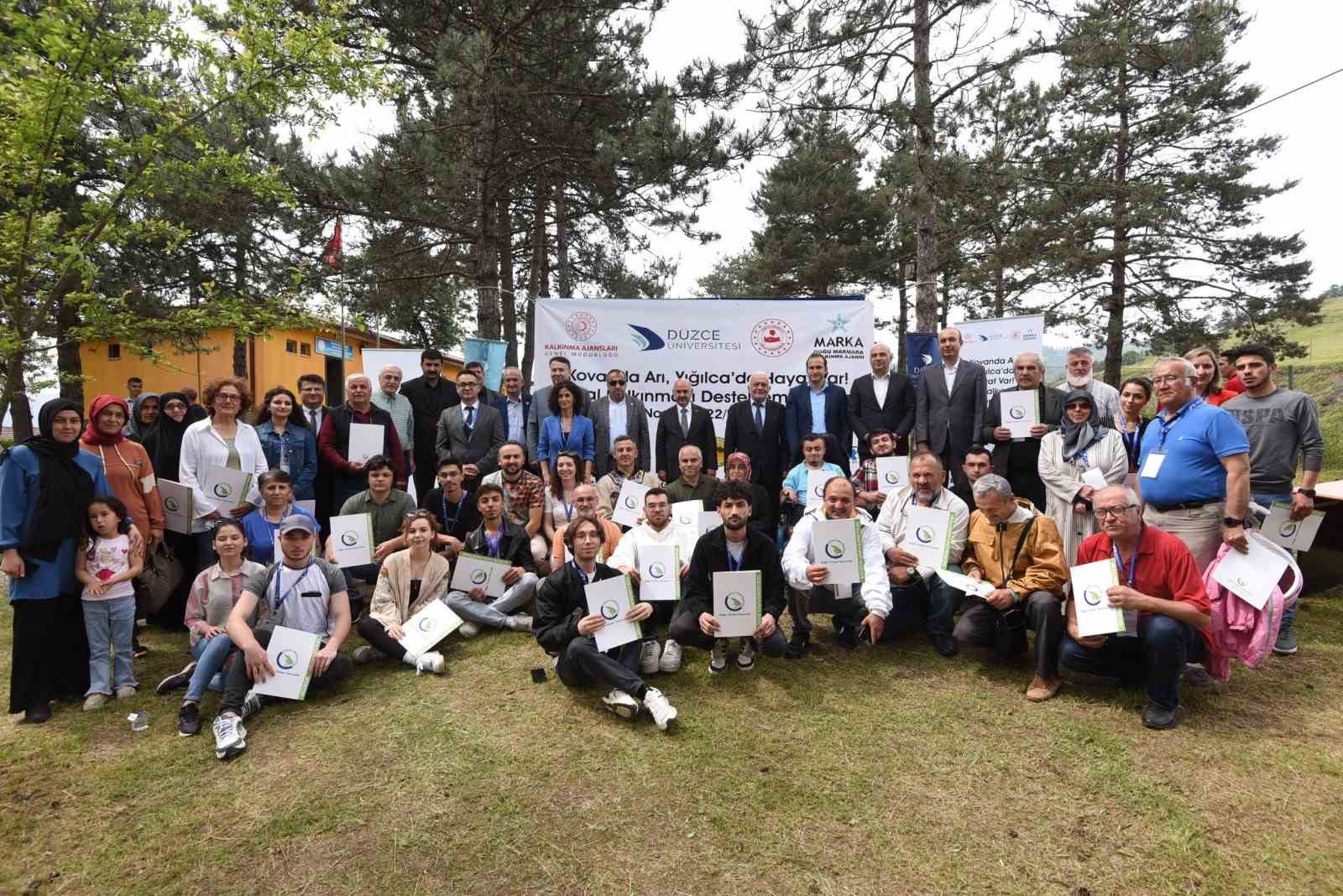 DÜZCE ÜNİVERSİTESİ ARICILIK ARAŞTIRMA GELİŞTİRME VE UYGULAMA MERKEZİ’NİN (DAGEM) DÜZENLEDİĞİ,