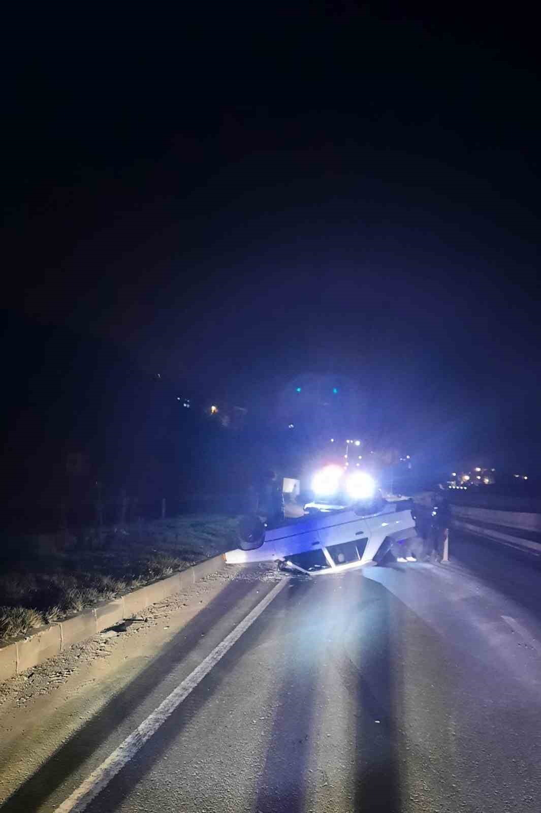 ZONGULDAK'TA KONTROLDEN ÇIKAN BİR OTOMOBİL TÜNEL ÇIKIŞI TAKLA ATARAK DURABİLDİ.