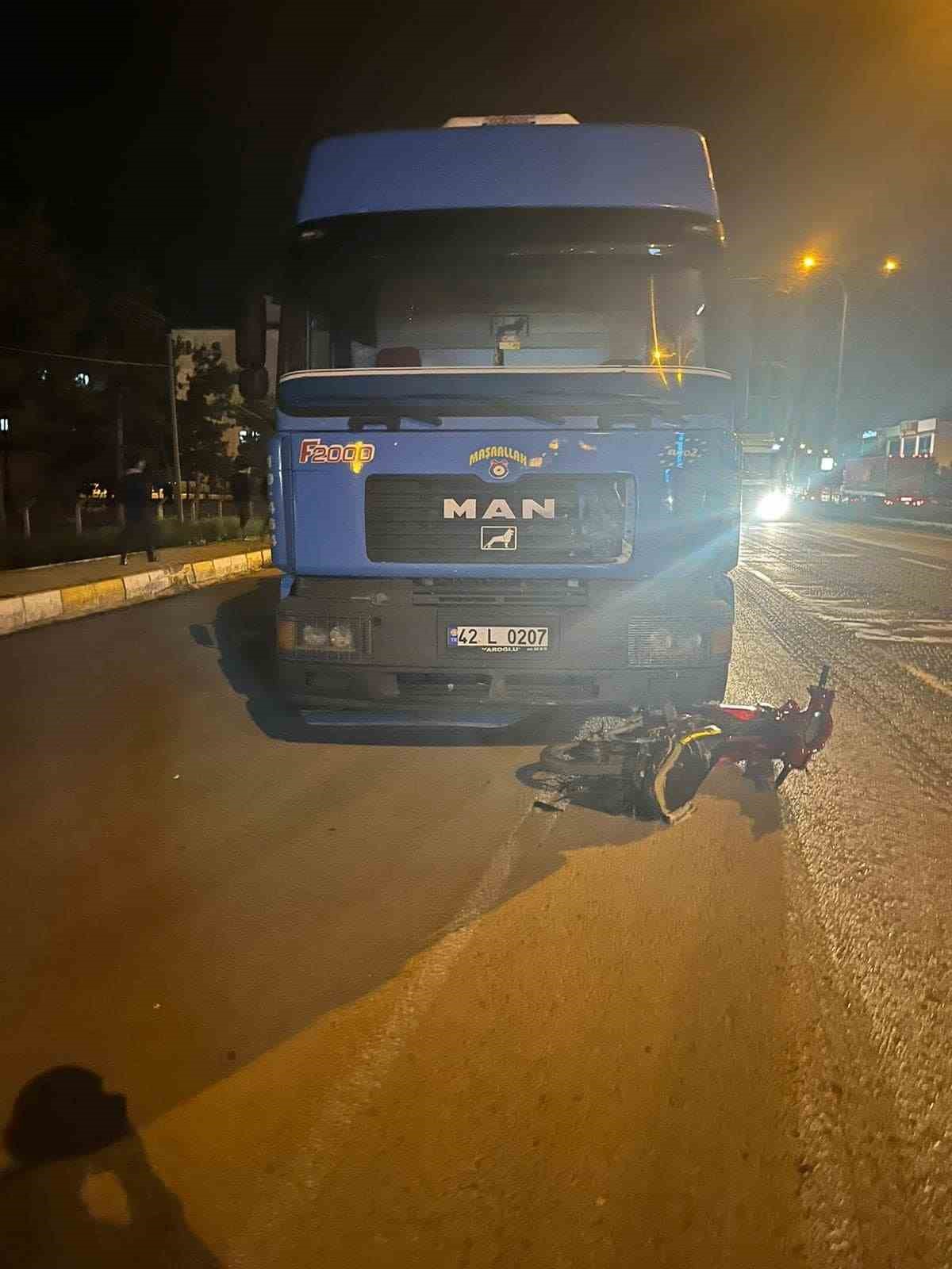 KONYA'NIN  KARAPINAR İLÇESİNDE MEYDANA GELEN TRAFİK KAZASINDA 1 KİŞİ