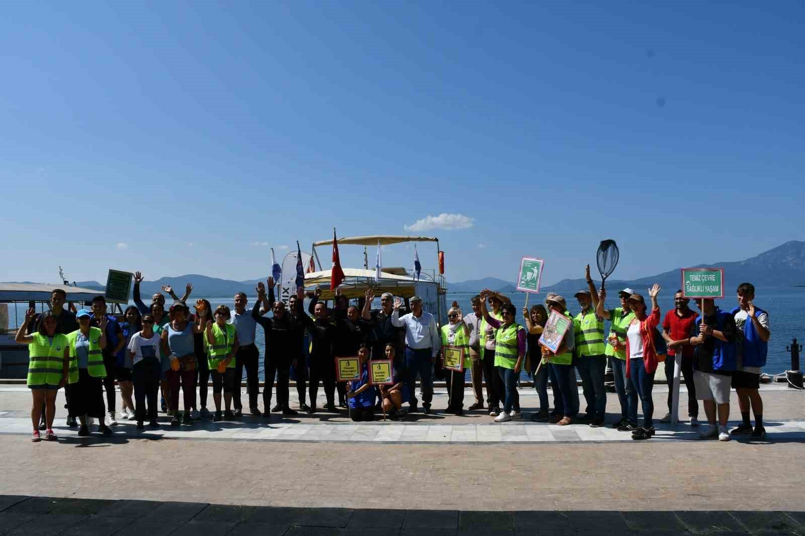 KÖYCEĞİZ’DE GÖL TEMİZLİĞİ ETKİNLİĞİ YAPILDI