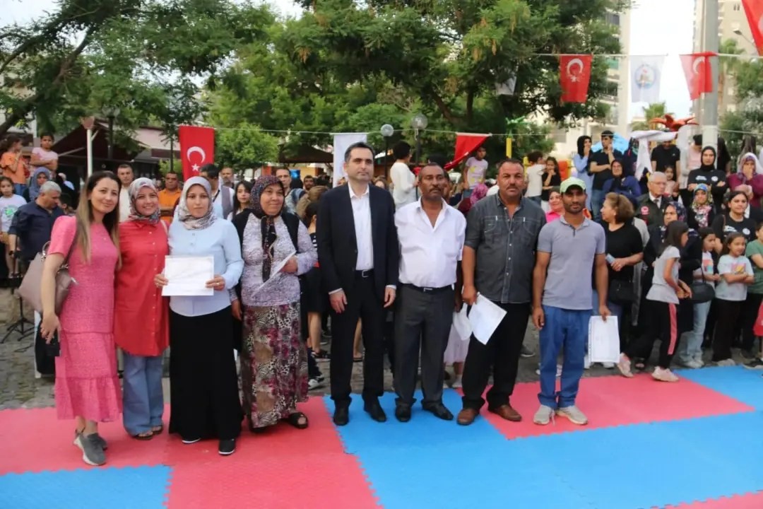 OKUMA YAZMA ÖĞRENEN ROMANLAR SERTİFİKALARINI ALDILAR