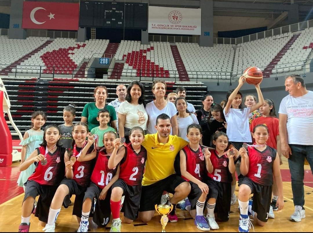 MURATPAŞA BELEDİYESPOR BASKETBOL U10 KIZ TAKIMI, SEZONU ANTALYA 2’NCSİ OLARAK