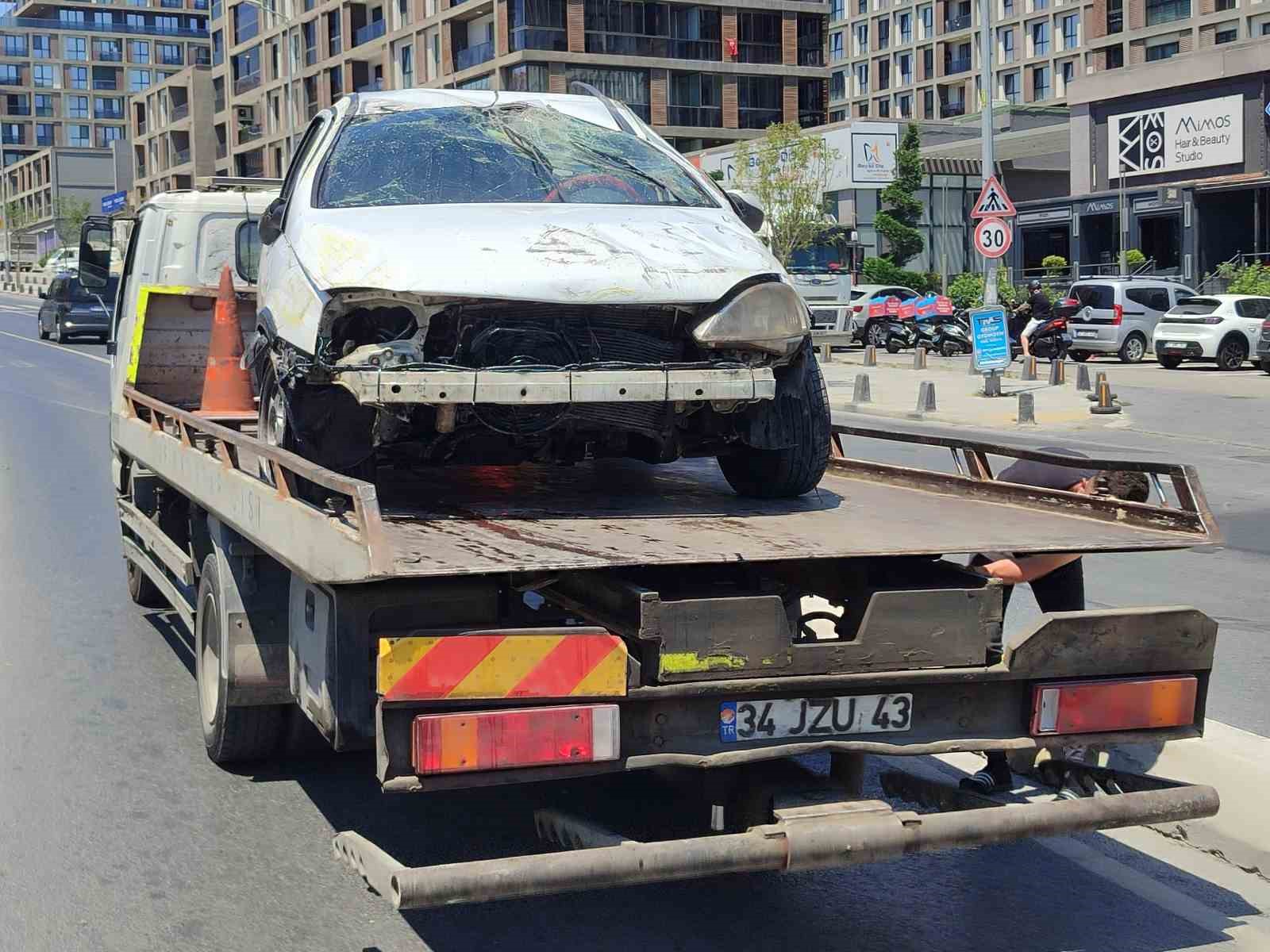 KÜÇÜKÇEKMECE’DE KAZA: 1 YARALI