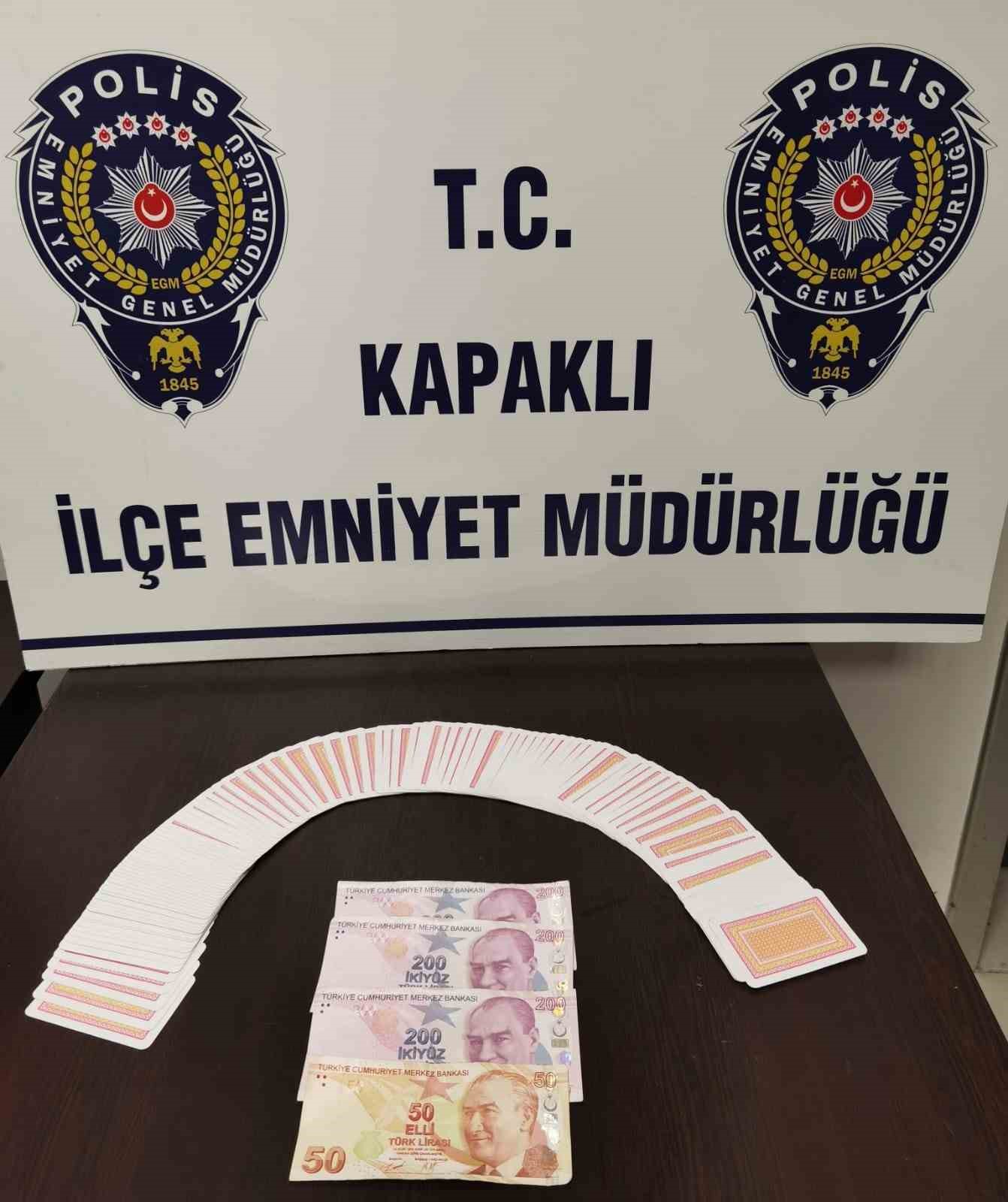 TEKİRDAĞ'IN KAPAKLI İLÇESİNDE EMNİYET EKİPLERİNCE DÜZENLENEN KUMAR OPERASYONUNDA, 5 KİŞİYE
