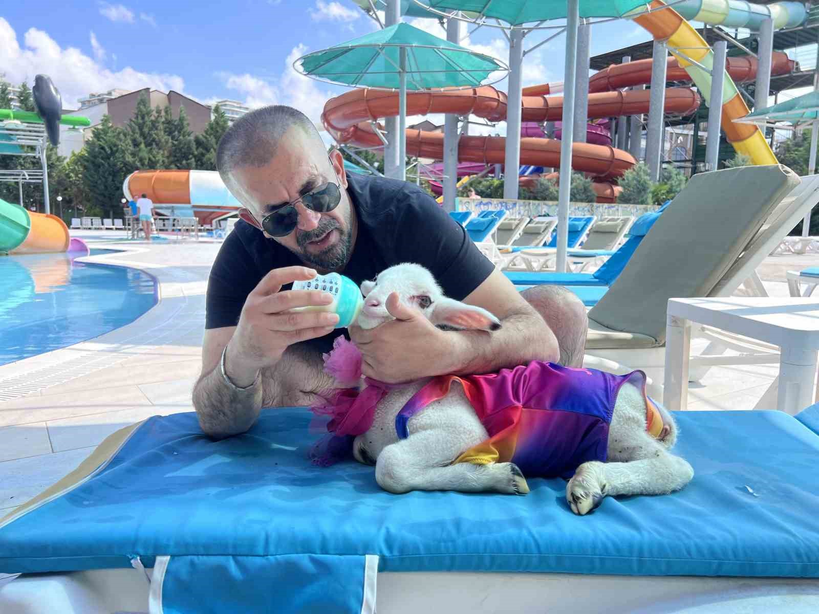 BURSA’DA KURBAN BAYRAMI ÖNCESİ TATİLE GİDEN ALİ KOÇAK YANINDA “SUZAN”