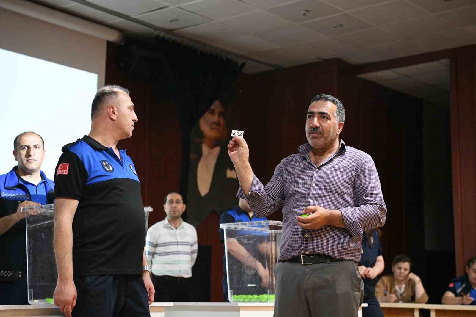 ÇAYIROVA'DA KURBAN SATIŞ YERİ İÇİN KURA ÇEKİMİ YAPILDI. TOPLAMDA 163