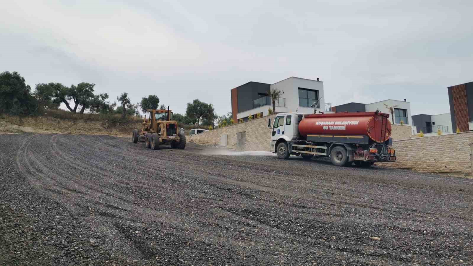 KUŞADASI BELEDİYESİ YAZ KIŞ DEMEDEN ÇALIŞMAYI SÜRDÜRÜYOR