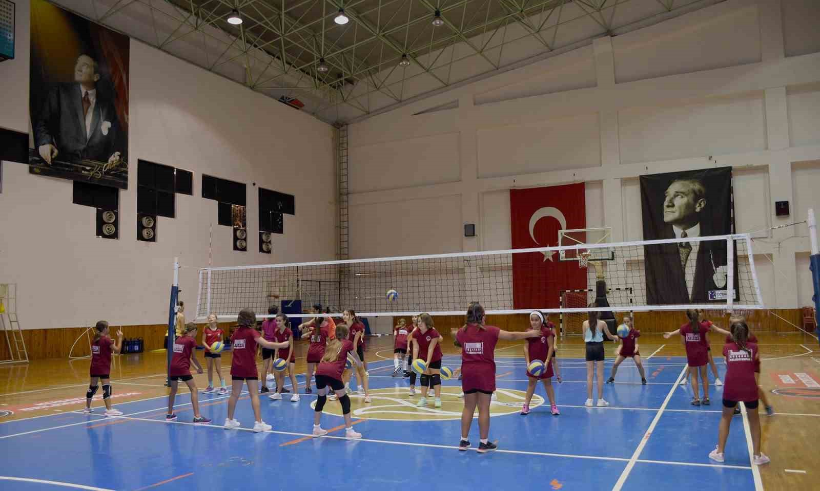 KUŞADASI’NDA YAZ SPOR OKULLARI İÇİN KAYITLAR BAŞLADI