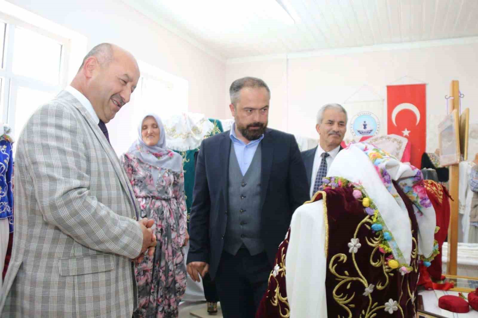 KÜTAHYA DEMİRCİÖREN KÖY YAŞAM MERKEZİNDE İLK ÜRÜNLER SERGİLENDİ