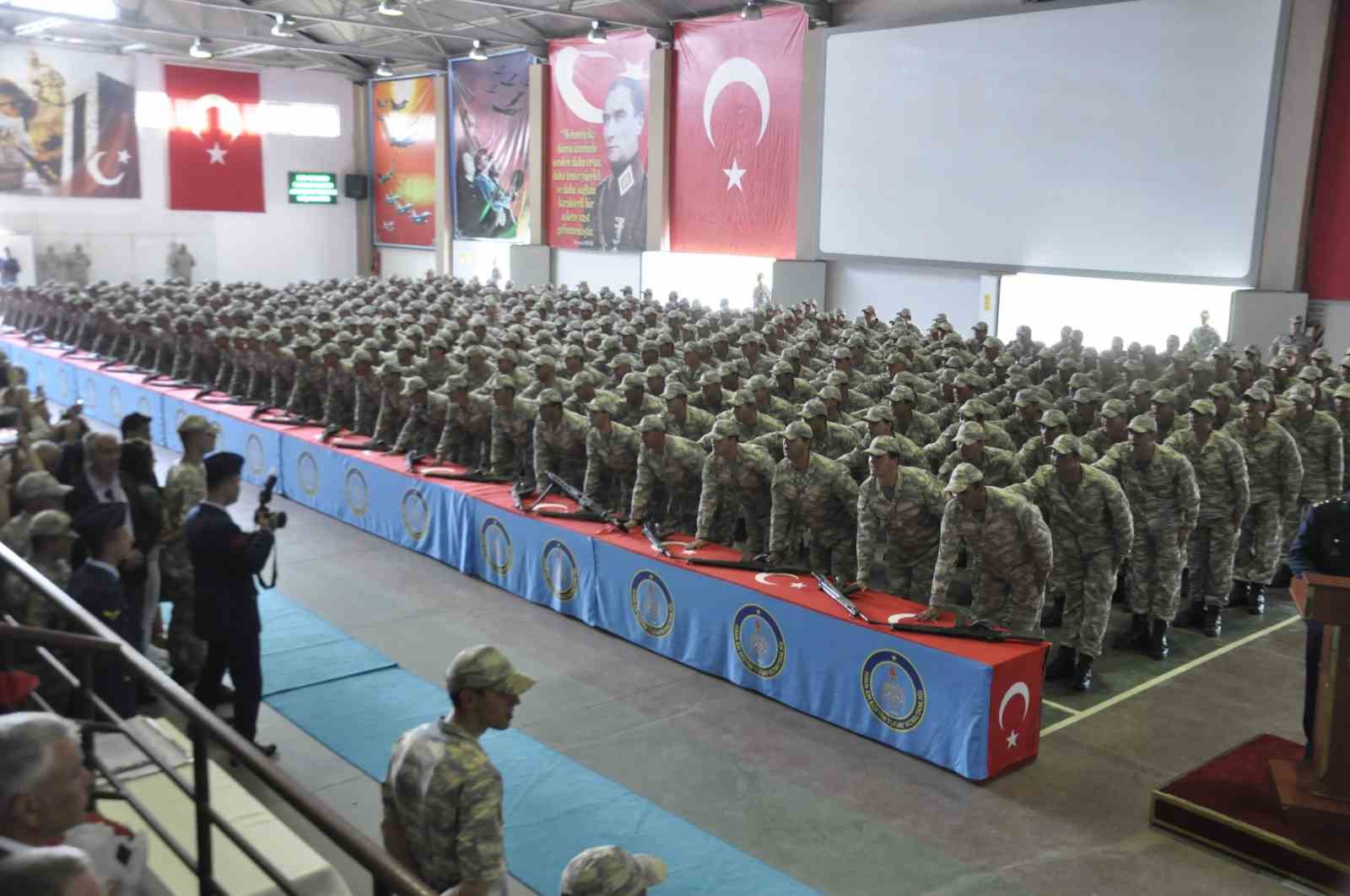 KÜTAHYA'DA 800 BEDELLİ ASKER İÇİN YEMİN TÖRENİ DÜZENLENDİ